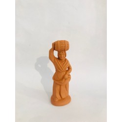 Femme au tonneau, santon à...