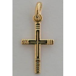 Croix plaqué-or striée aux...