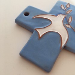 croix bleue céramique carré colombe. Atelier Le Becel 