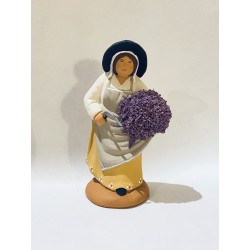 Coupeuse de lavande, santon...