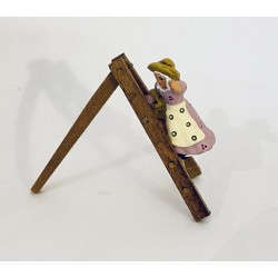 Femme olives sur échelle...