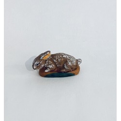 Lapin couché marron, santon...
