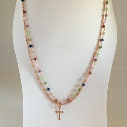 Collier avec boules verre faceté et croix rose