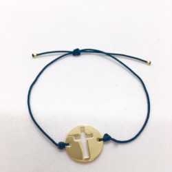 Bracelet médaille croix ajourée en plaqué or sur fil bleu vert