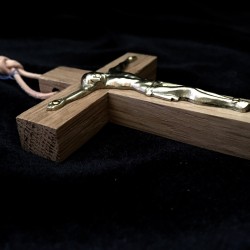 Crucifix chêne avec Christ bronze