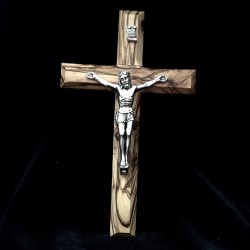 Crucifix en olivier avec Christ en métal argenté