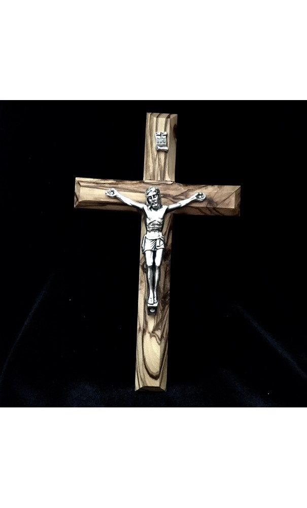 Crucifix en olivier avec Christ en métal argenté