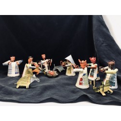 Crèche africaine en tôle...
